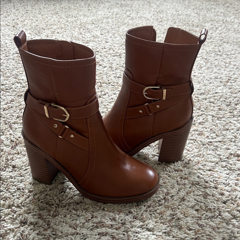 NWOT Liz Claiborne Tan Heeled Boots